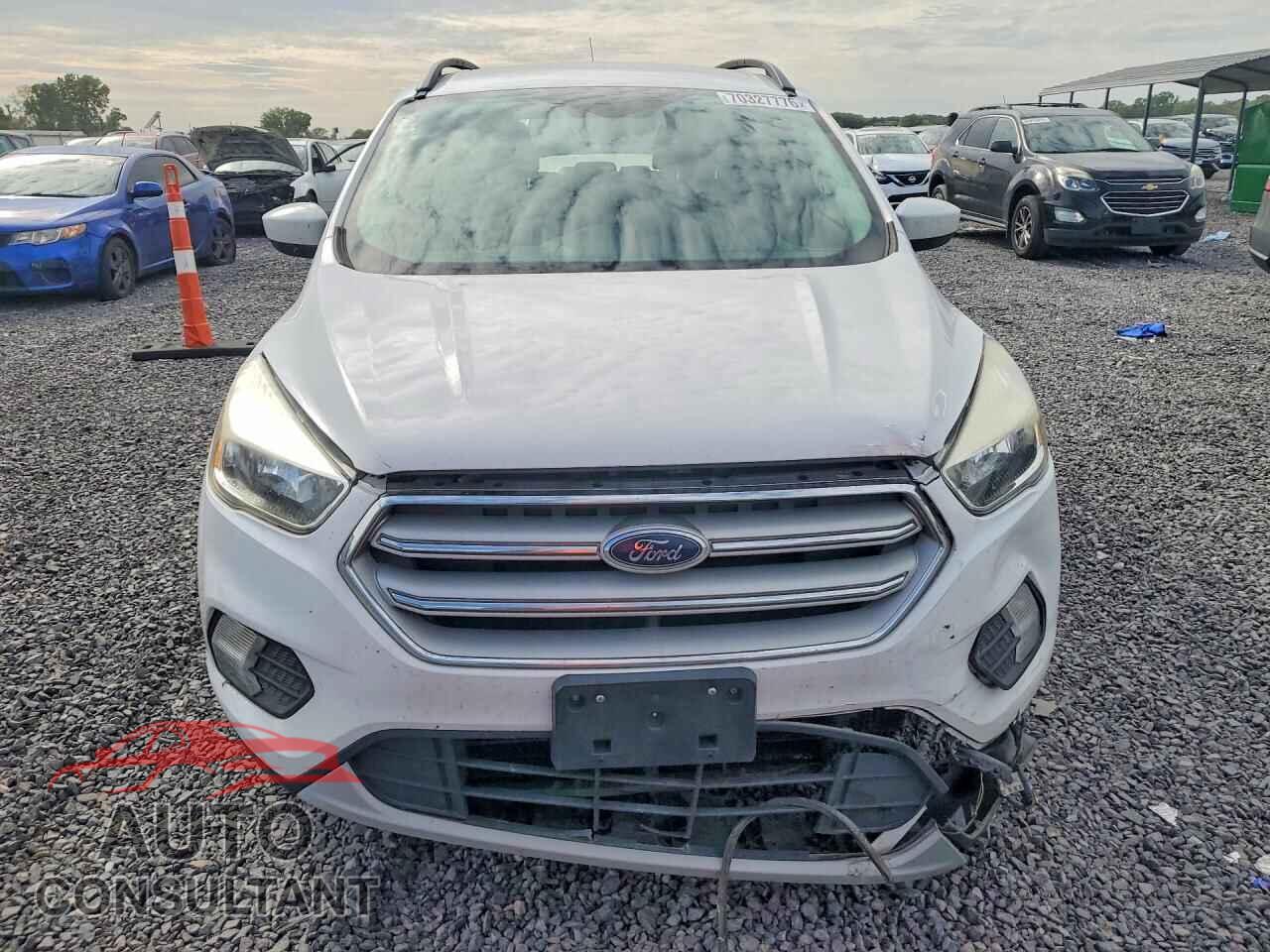 FORD ESCAPE 2018 - 1FMCU9G96JUC38564
