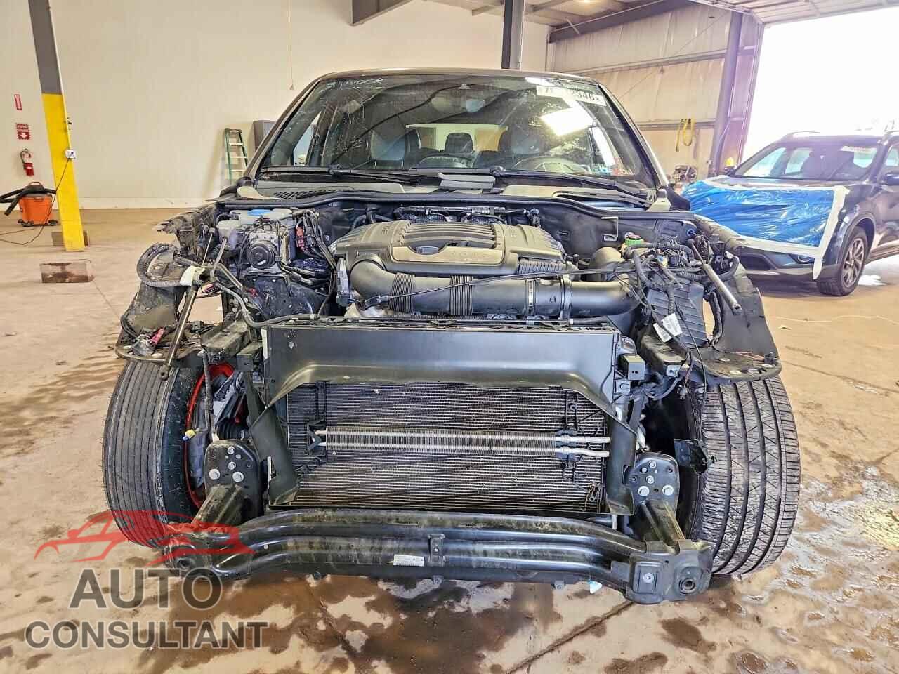 PORSCHE CAYENNE 2018 - WP1AA2A24JKA00911
