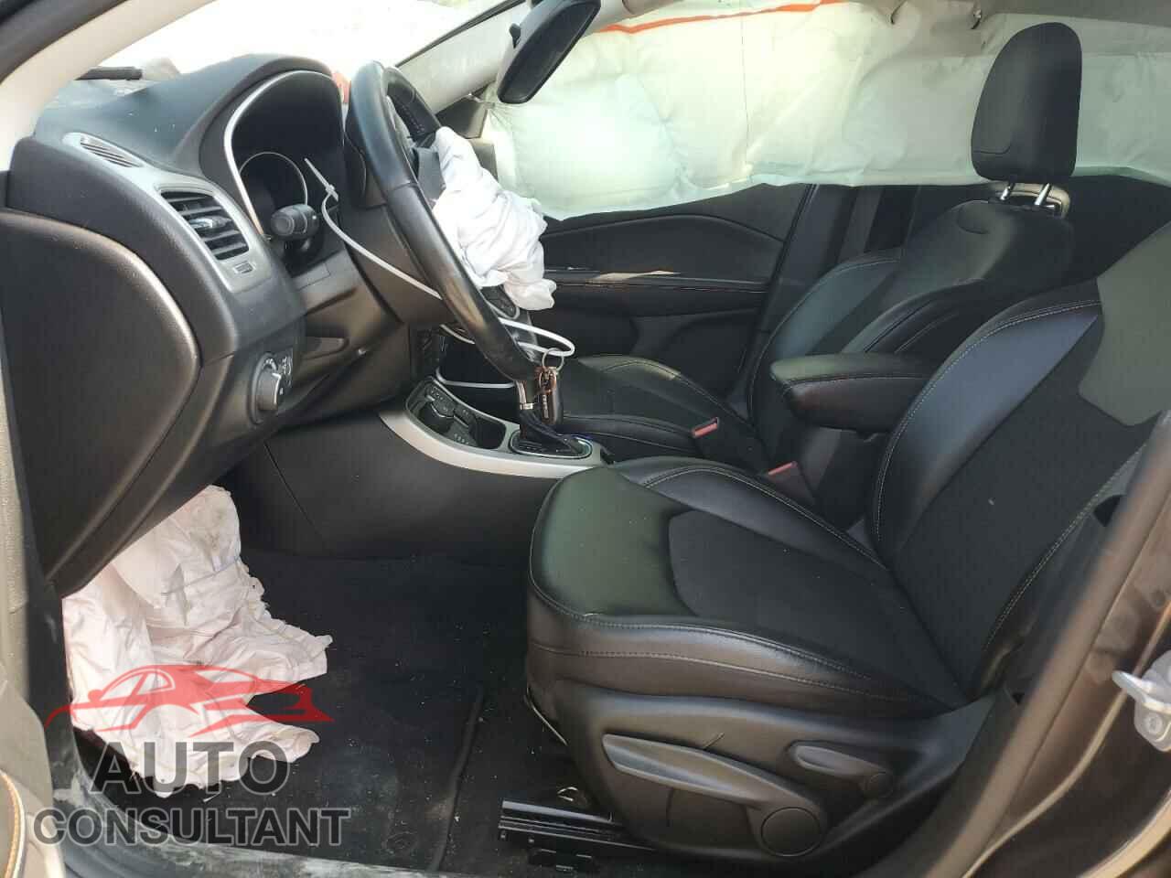 JEEP COMPASS 2020 - 3C4NJDBB9LT243001