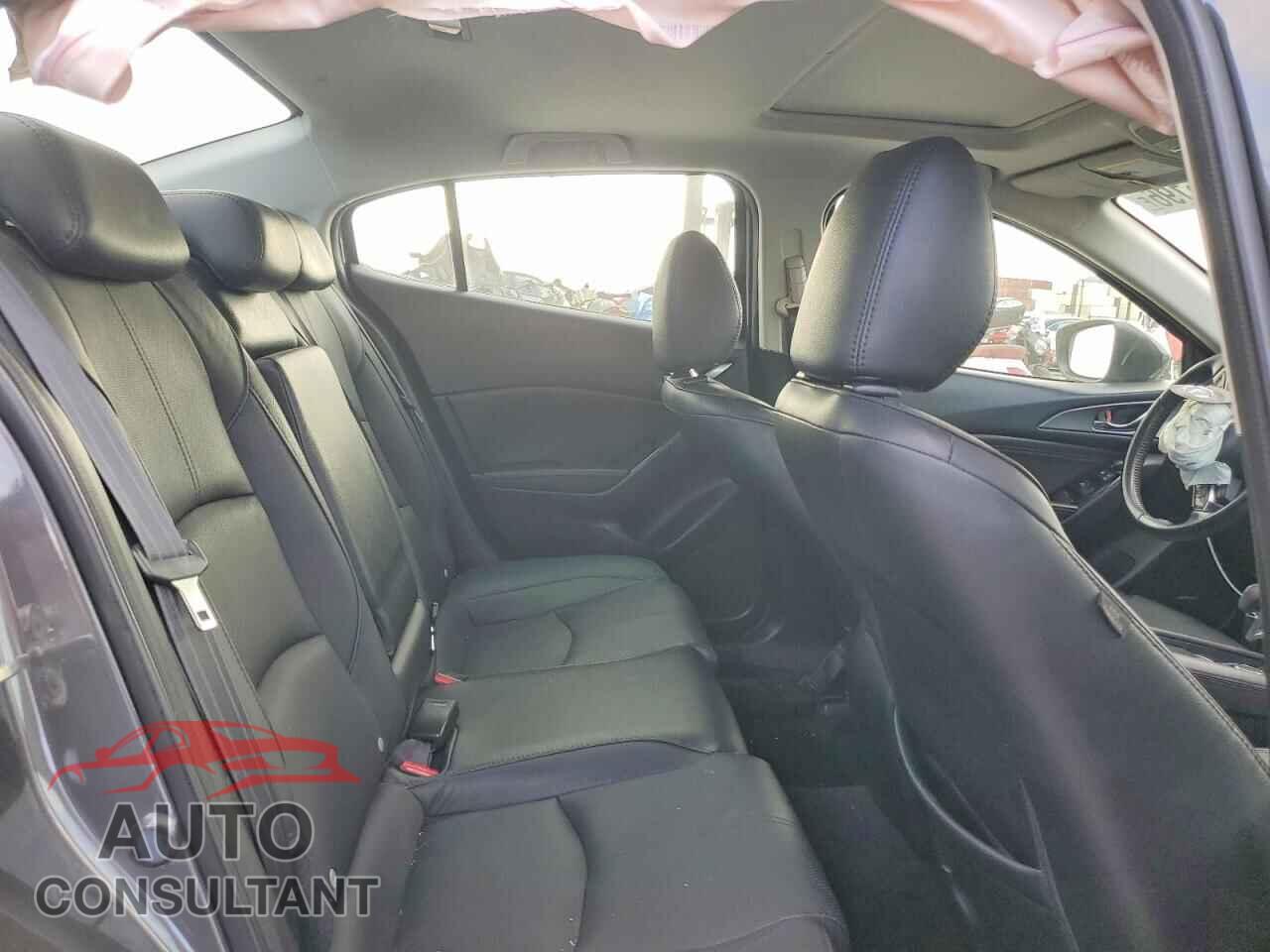 MAZDA 3 2018 - 3MZBN1W33JM230077
