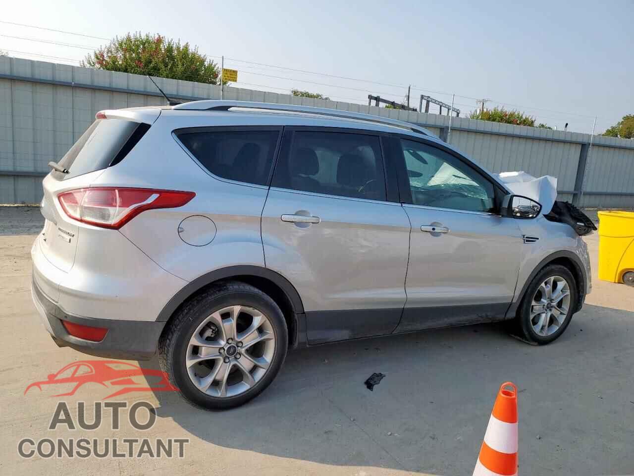 FORD ESCAPE 2015 - 1FMCU0J90FUB18688