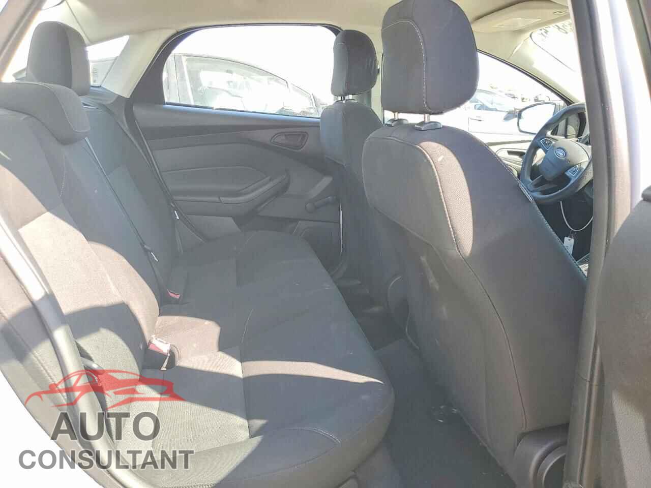 FORD FOCUS 2015 - 1FADP3E28FL315022