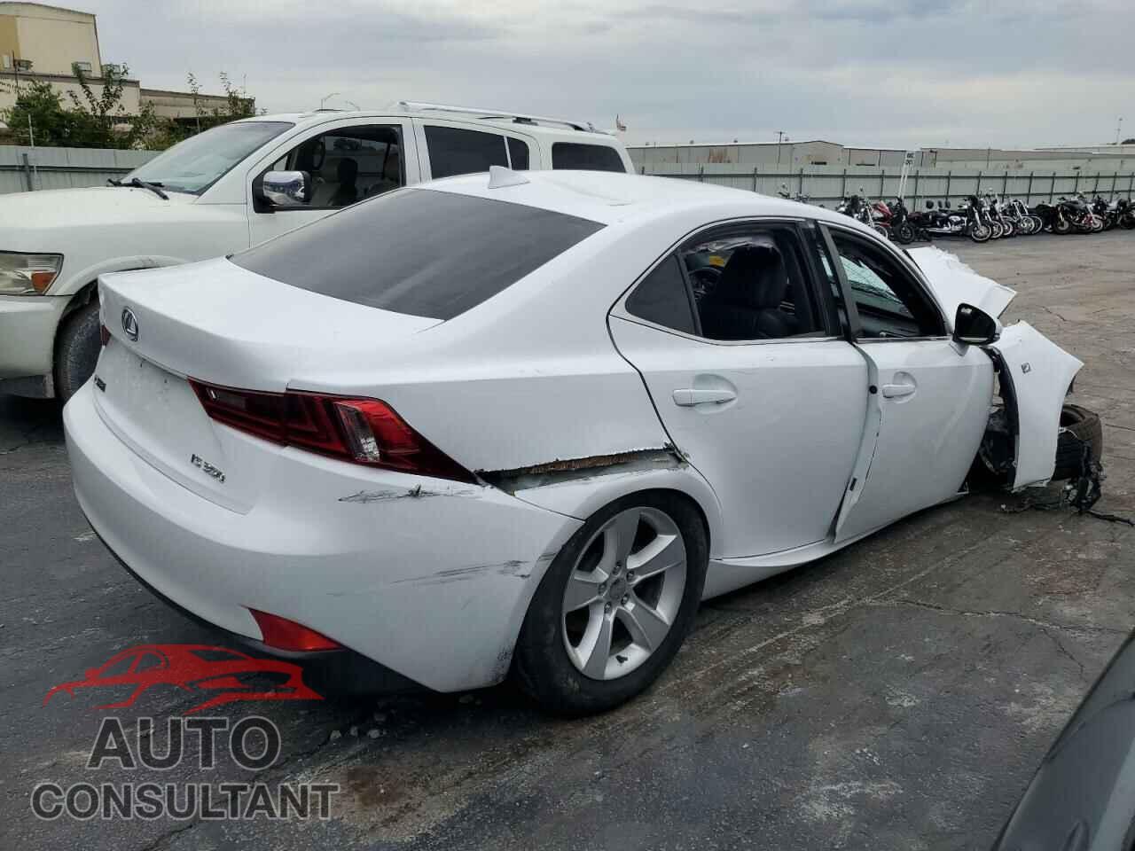 LEXUS IS 2014 - JTHBE1D20E5010029