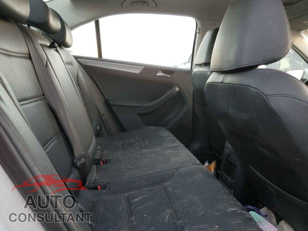 VOLKSWAGEN JETTA 2017 - 3VWDB7AJ3HM394028