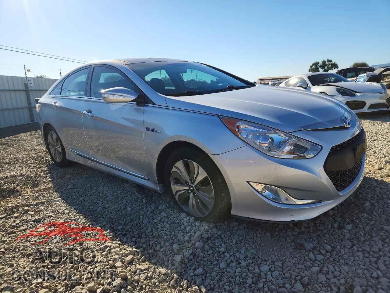 HYUNDAI SONATA 2013 - KMHEC4A40DA076478
