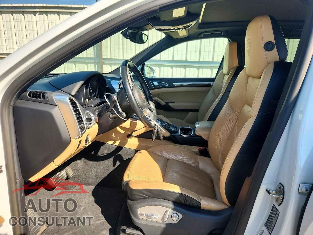 PORSCHE CAYENNE 2018 - WP1AA2A29JKA02475