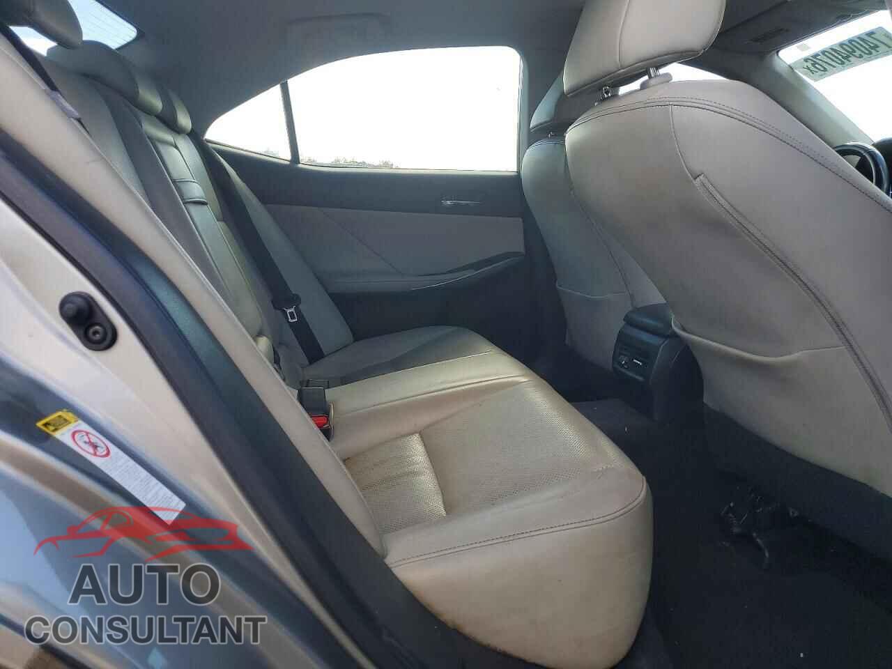 LEXUS IS 2014 - JTHBE1D24E5000197