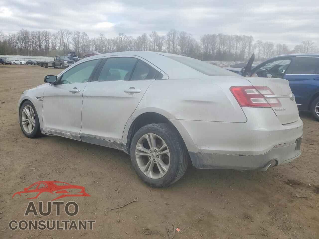 FORD TAURUS 2018 - 1FAHP2E80JG113163