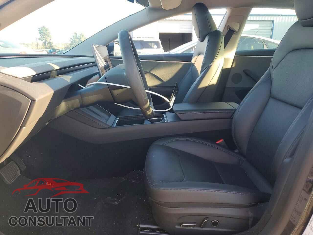 TESLA MODEL 3 2025 - 5YJ3E1EA2SF013696