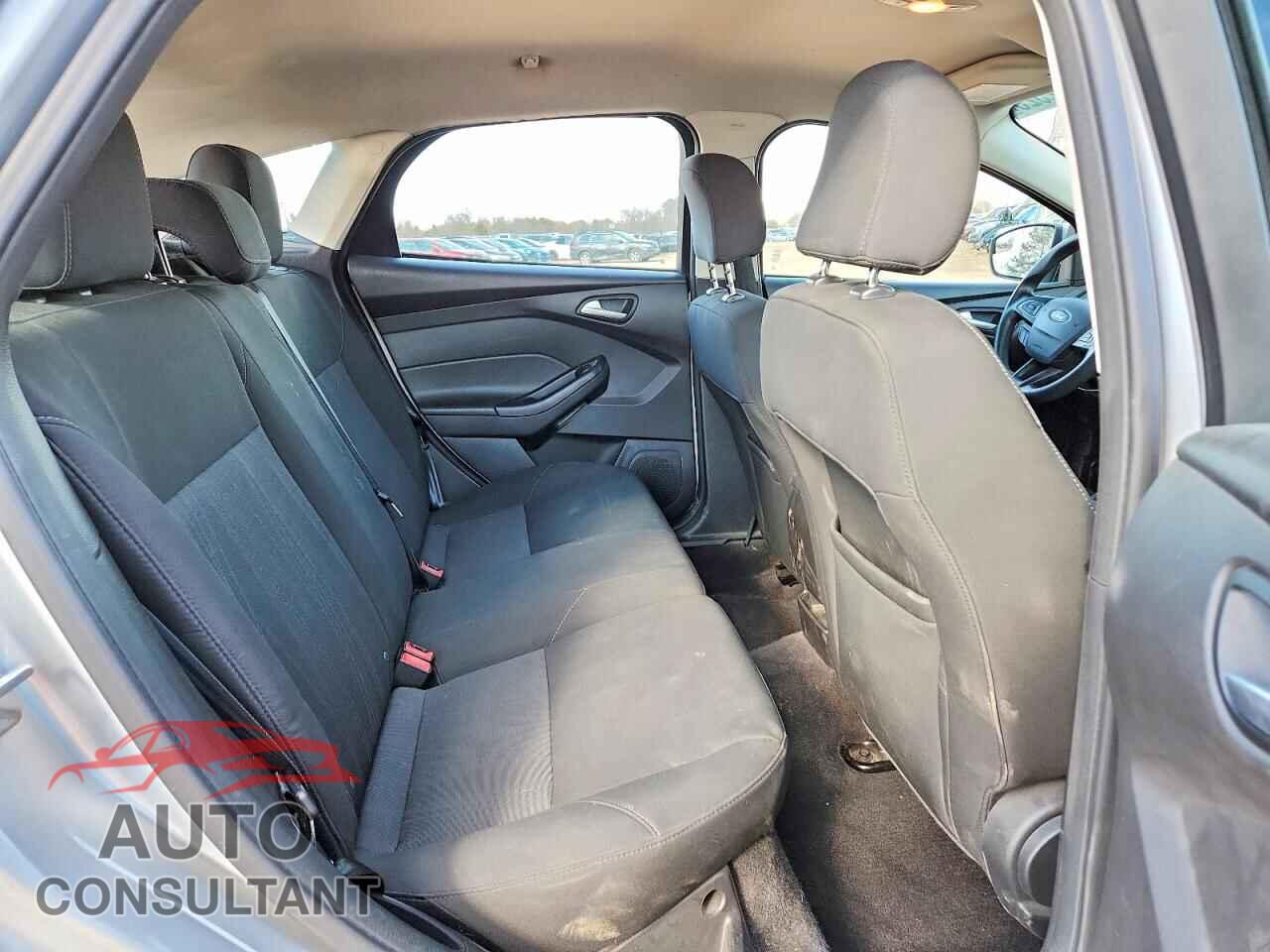 FORD FOCUS SE 2016 - 1FADP3K28GL224693
