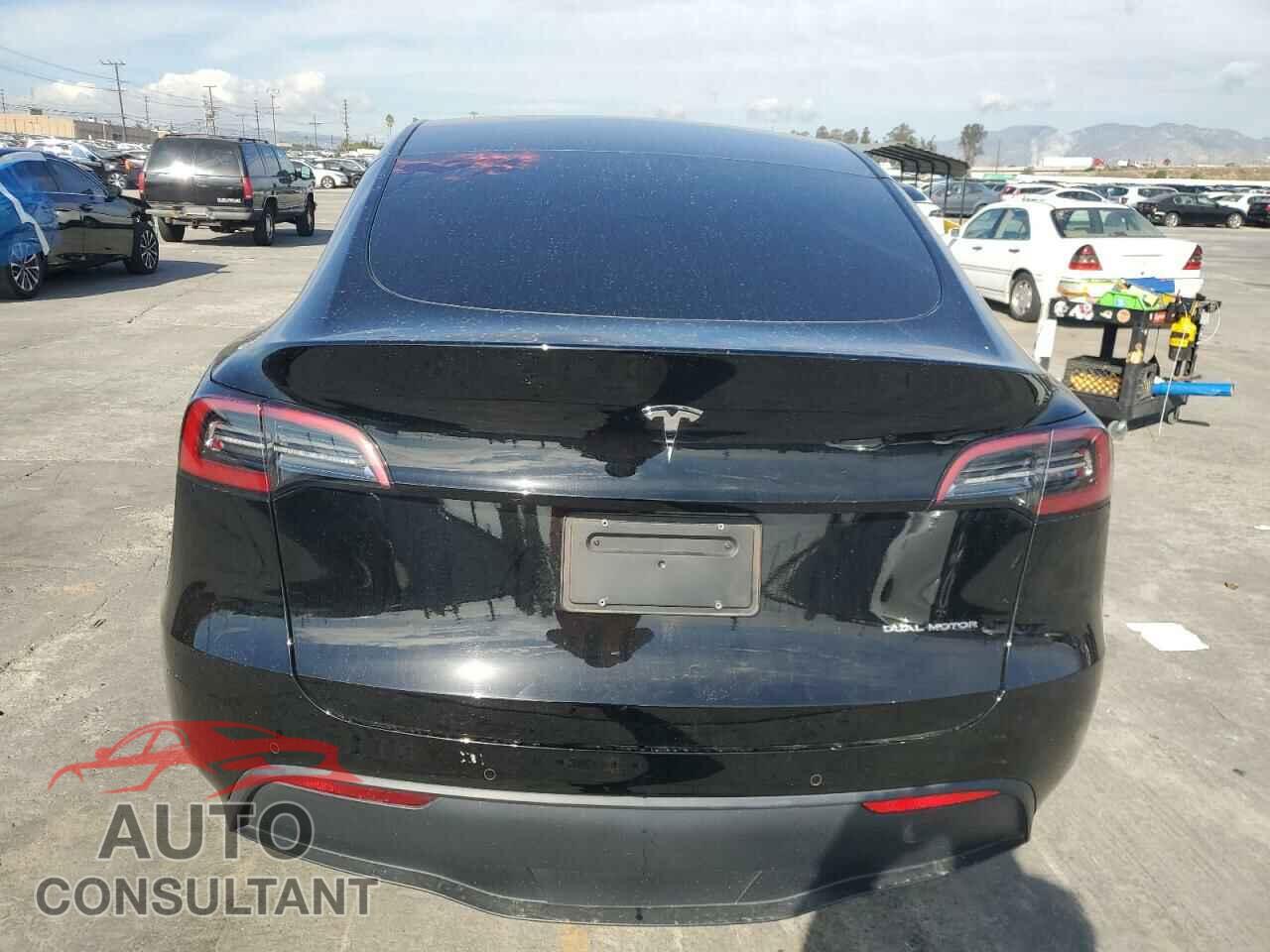 TESLA MODEL Y 2022 - 7SAYGDEE8NF370652