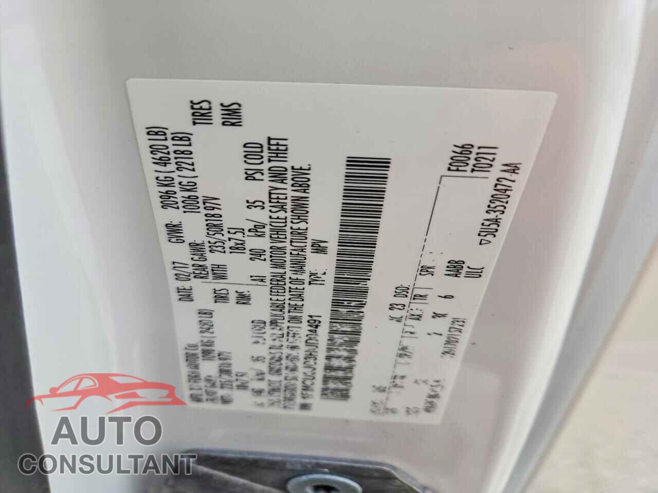 FORD ESCAPE 2017 - 1FMCU0JD3HUD04491