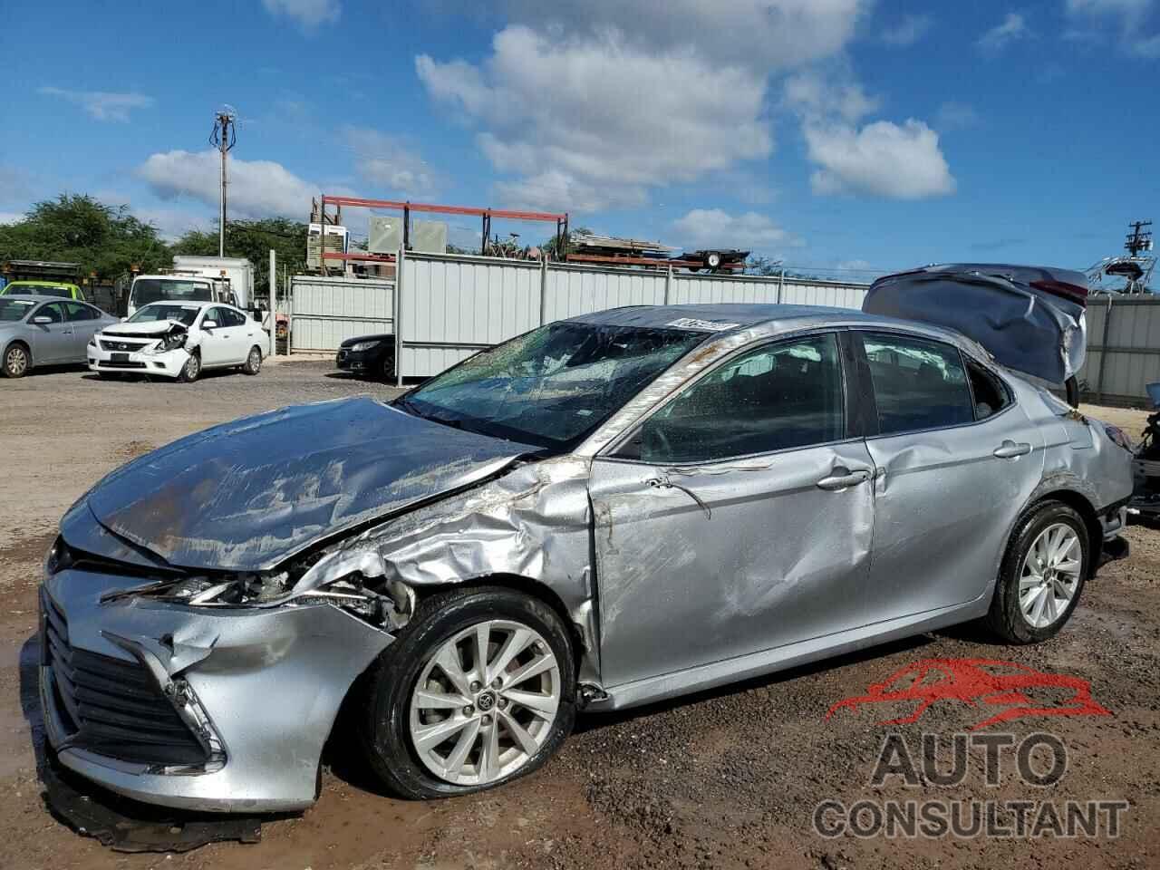 TOYOTA CAMRY 2022 - 4T1C11AK3NU643499