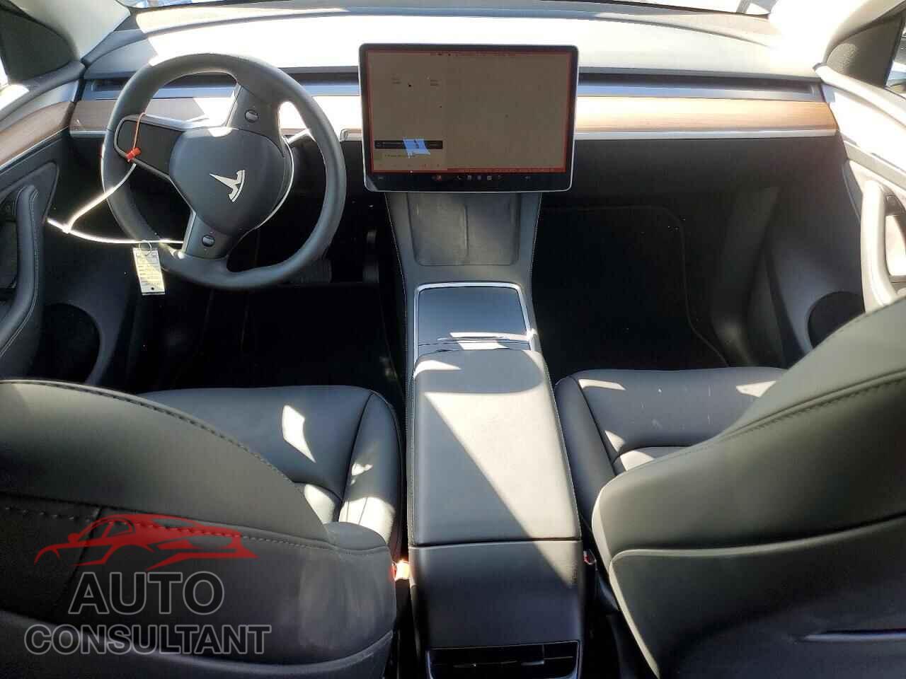 TESLA MODEL Y 2024 - 7SAYGAEE5RF071608