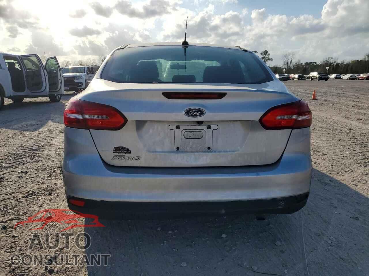 FORD FOCUS 2015 - 1FADP3E27FL326058