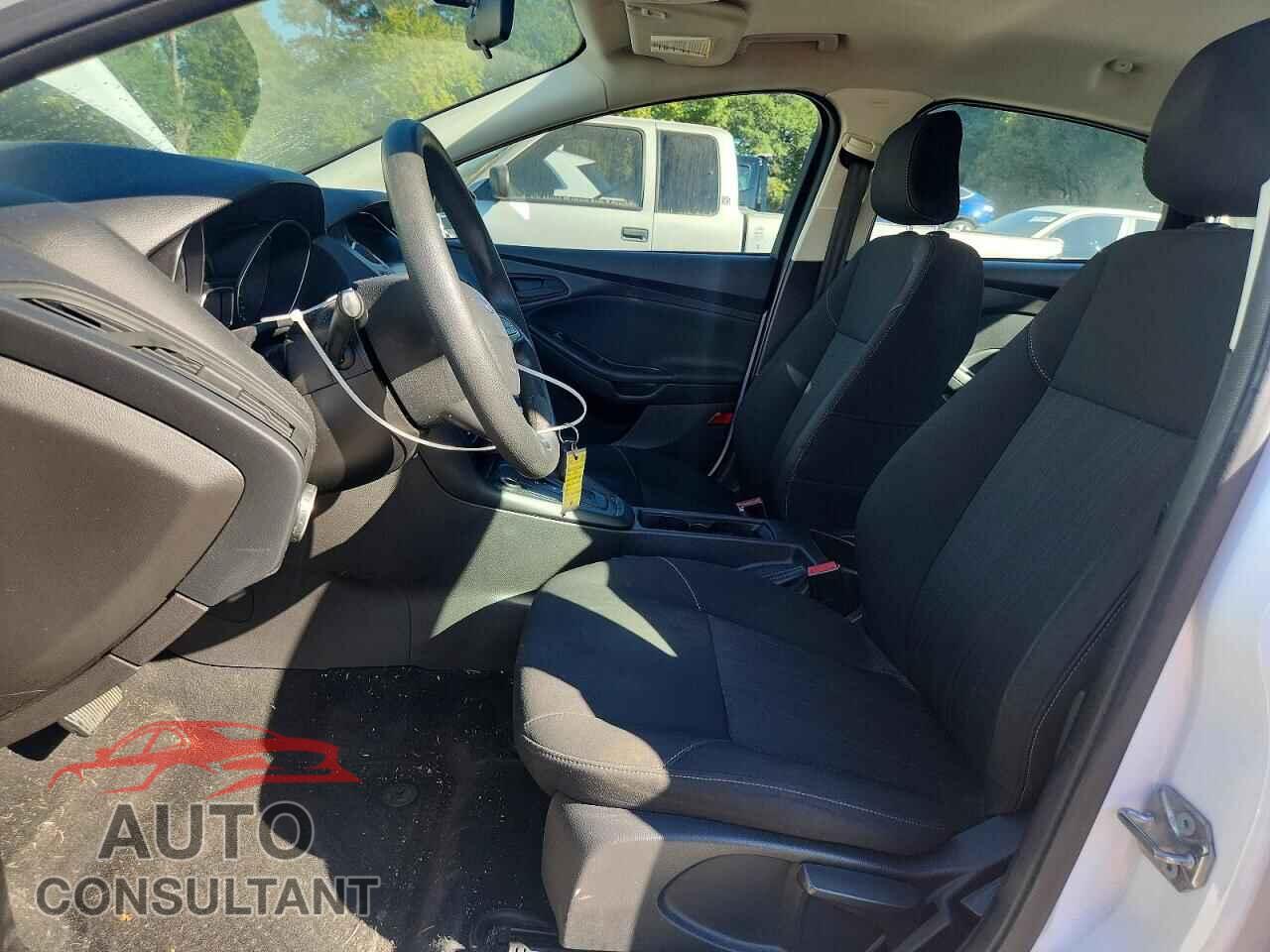FORD FOCUS 2015 - 1FADP3E21FL339145
