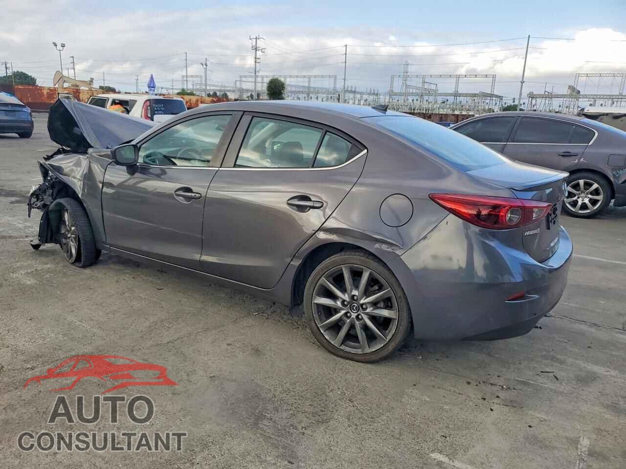 MAZDA 3 2018 - 3MZBN1W33JM230077