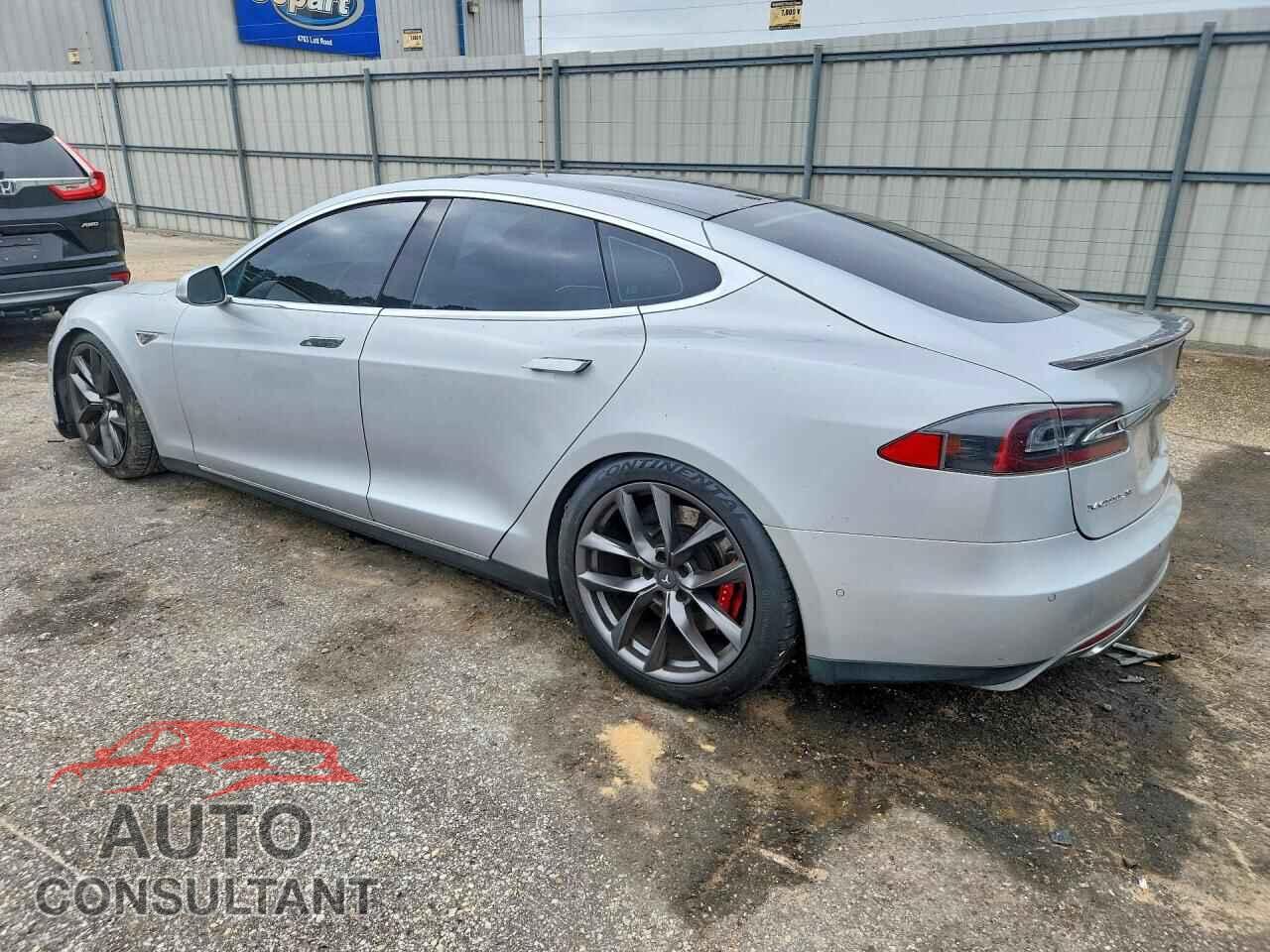 TESLA MODEL S 2015 - 5YJSA1E4XFF113990