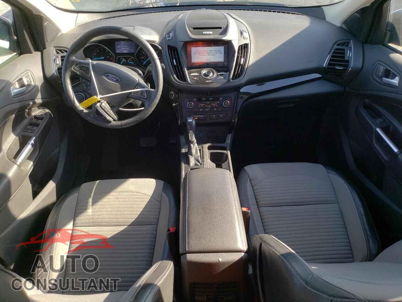 FORD ESCAPE 2017 - 1FMCU9JD2HUC02846