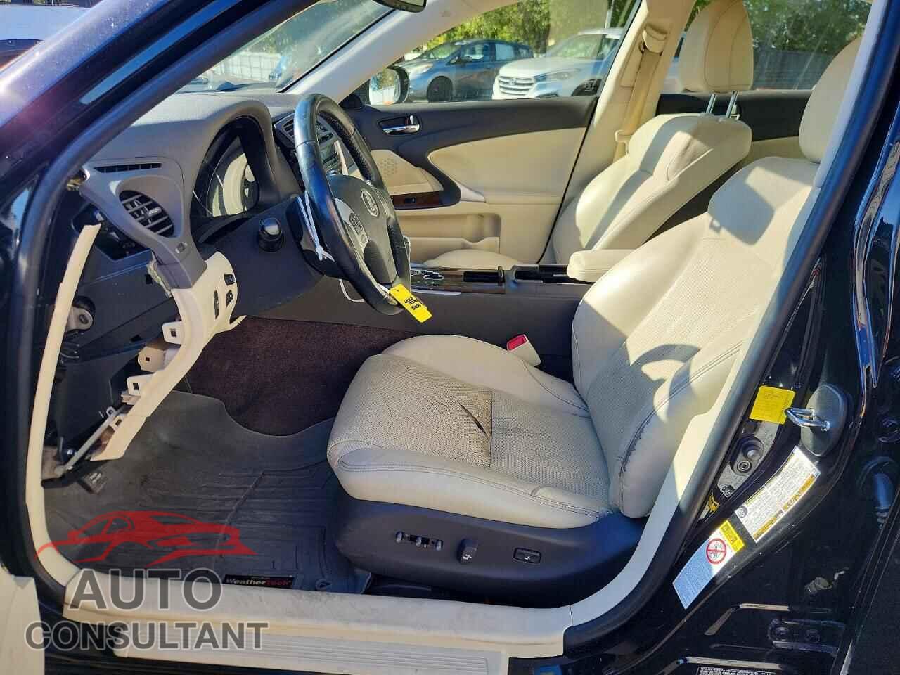 LEXUS IS 2012 - JTHCF5C25C5057807