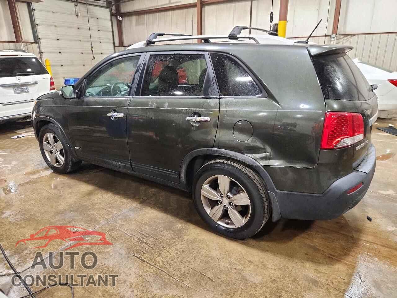 KIA SORENTO 2013 - 5XYKUDA28DG329193