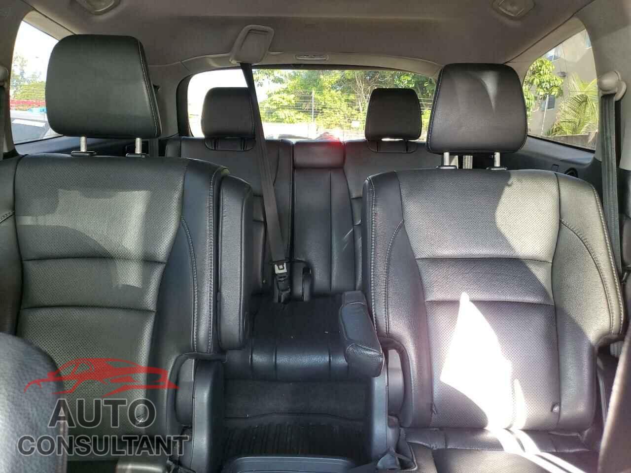 HONDA PILOT 2017 - 5FNYF6H00HB055277