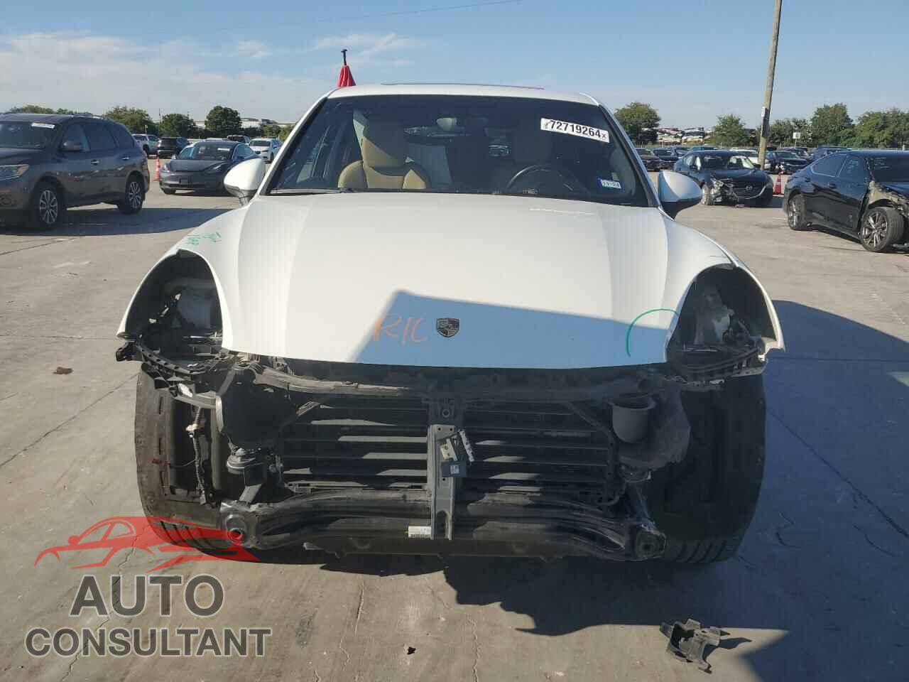 PORSCHE CAYENNE 2018 - WP1AA2A29JKA00371