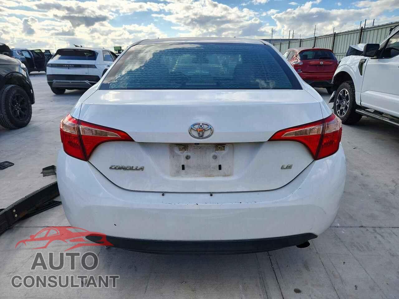 TOYOTA COROLLA 2018 - 5YFBURHE0JP798024