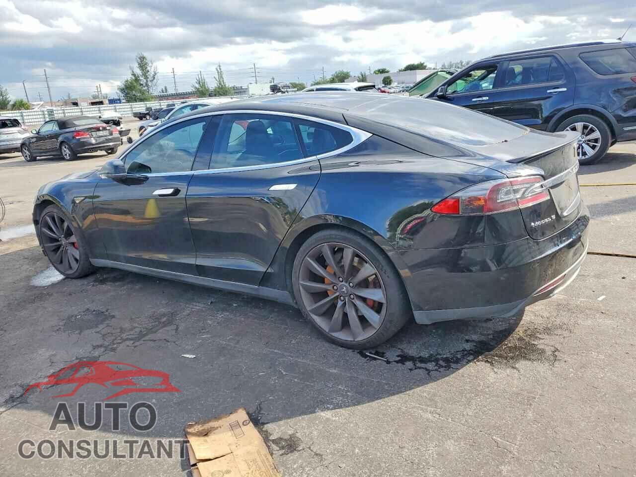 TESLA MODEL S 2013 - 5YJSA1DP8DFP28367