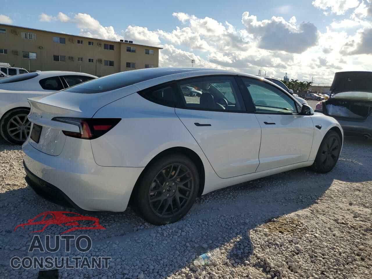 TESLA MODEL 3 2024 - 5YJ3E1EA8RF732820