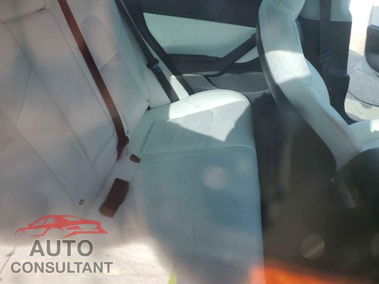 TESLA MODEL 3 2018 - 5YJ3E1EB8JF097899