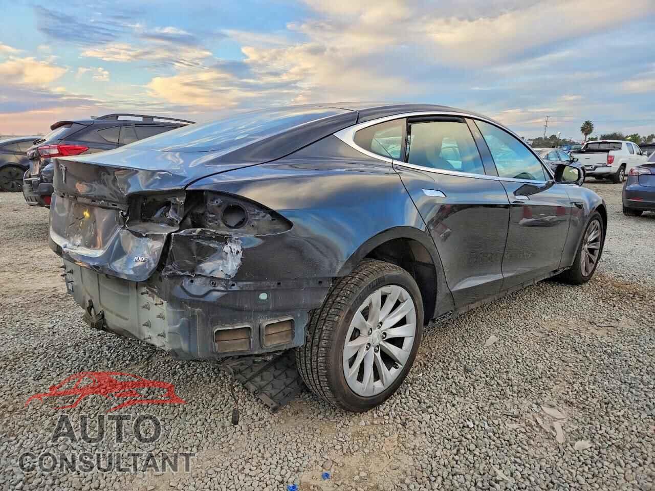 TESLA MODEL S 2017 - 5YJSA1E22HF200624