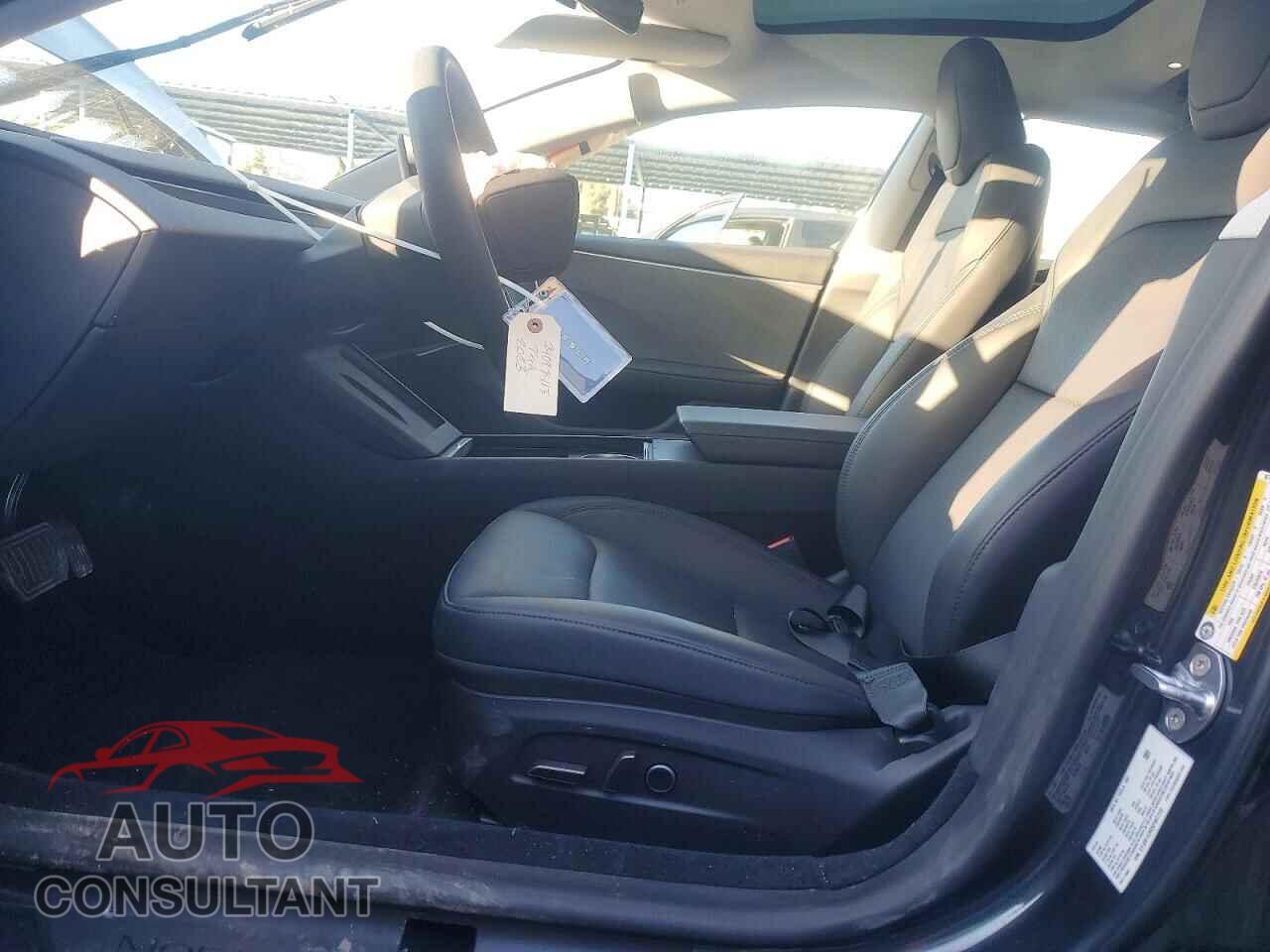 TESLA MODEL 3 2025 - 5YJ3E1EA5SF967729