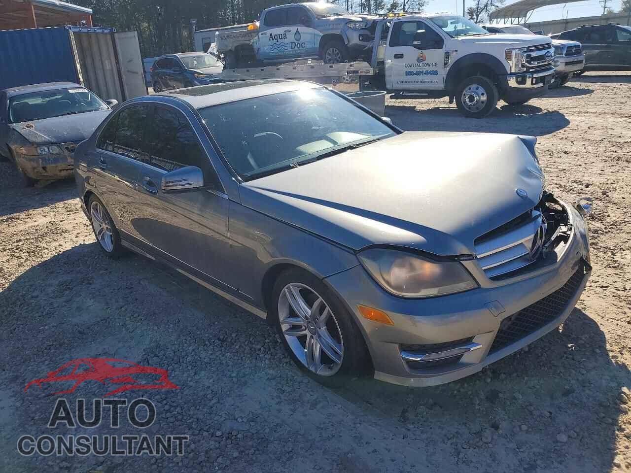 MERCEDES-BENZ C-CLASS 2012 - WDDGF8BB6CR231484