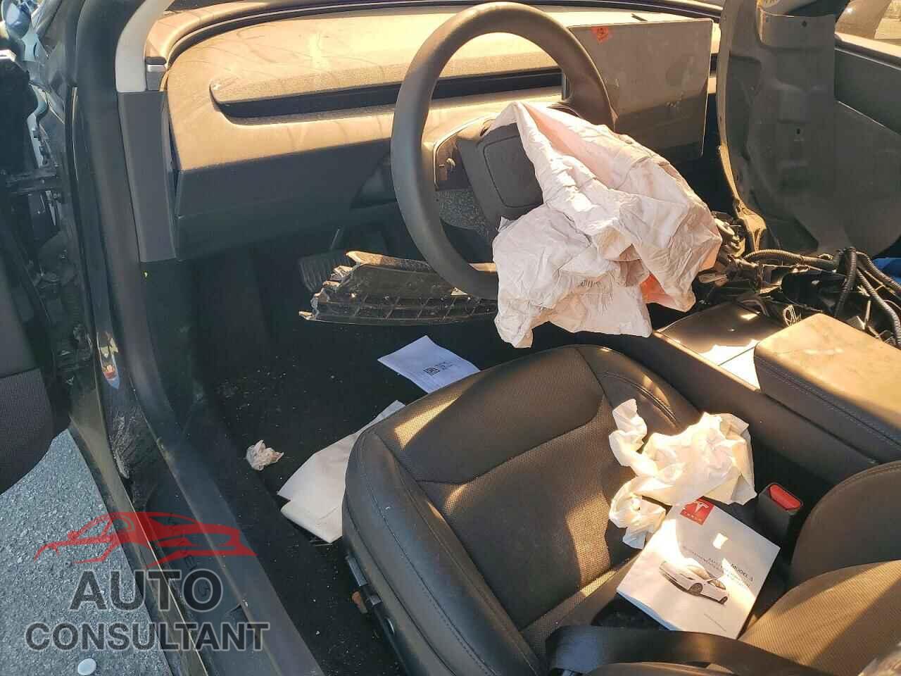 TESLA MODEL 3 2025 - 5YJ3E1EA2SF058766