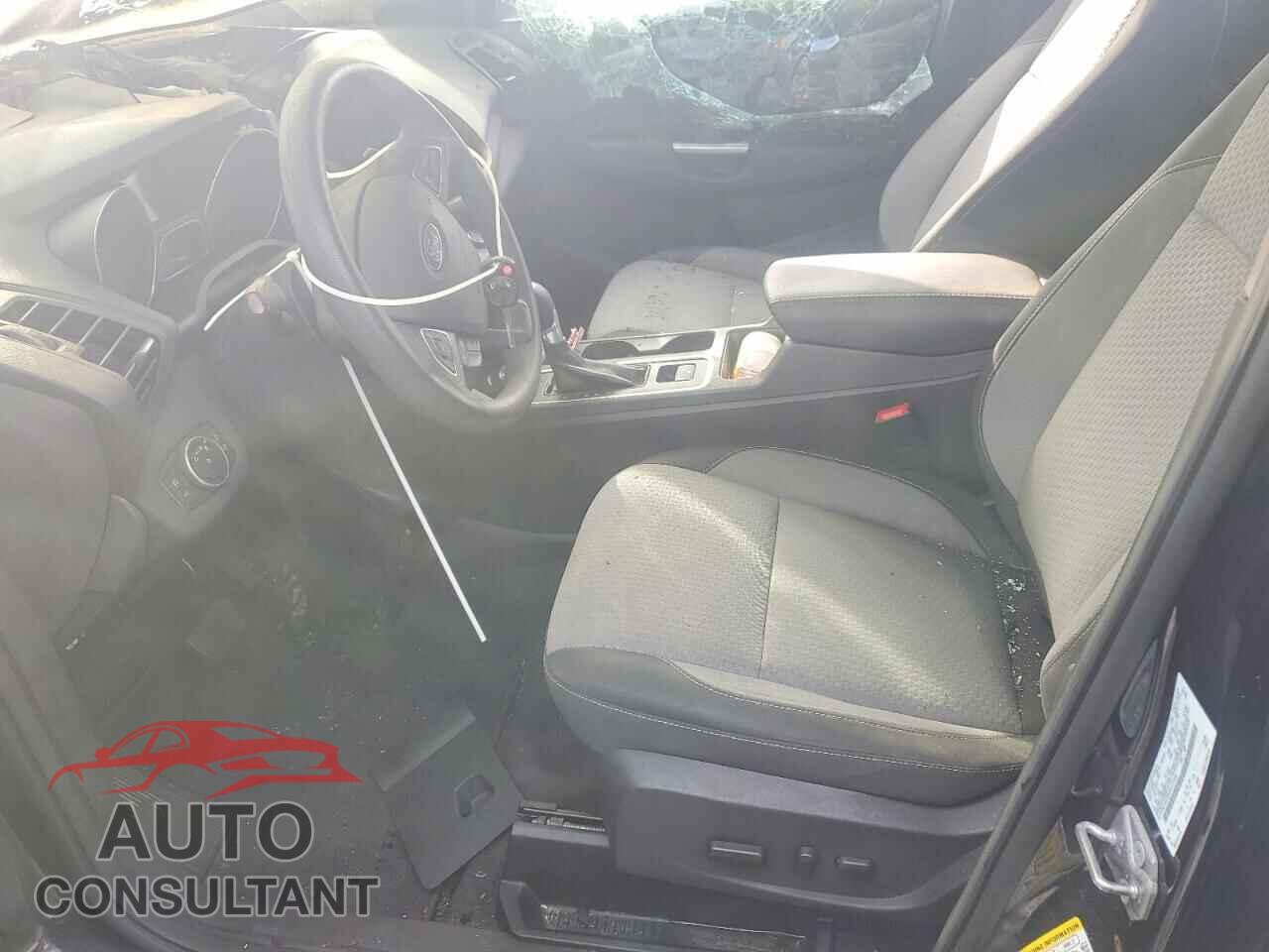 FORD ESCAPE 2017 - 1FMCU0GD4HUC77096