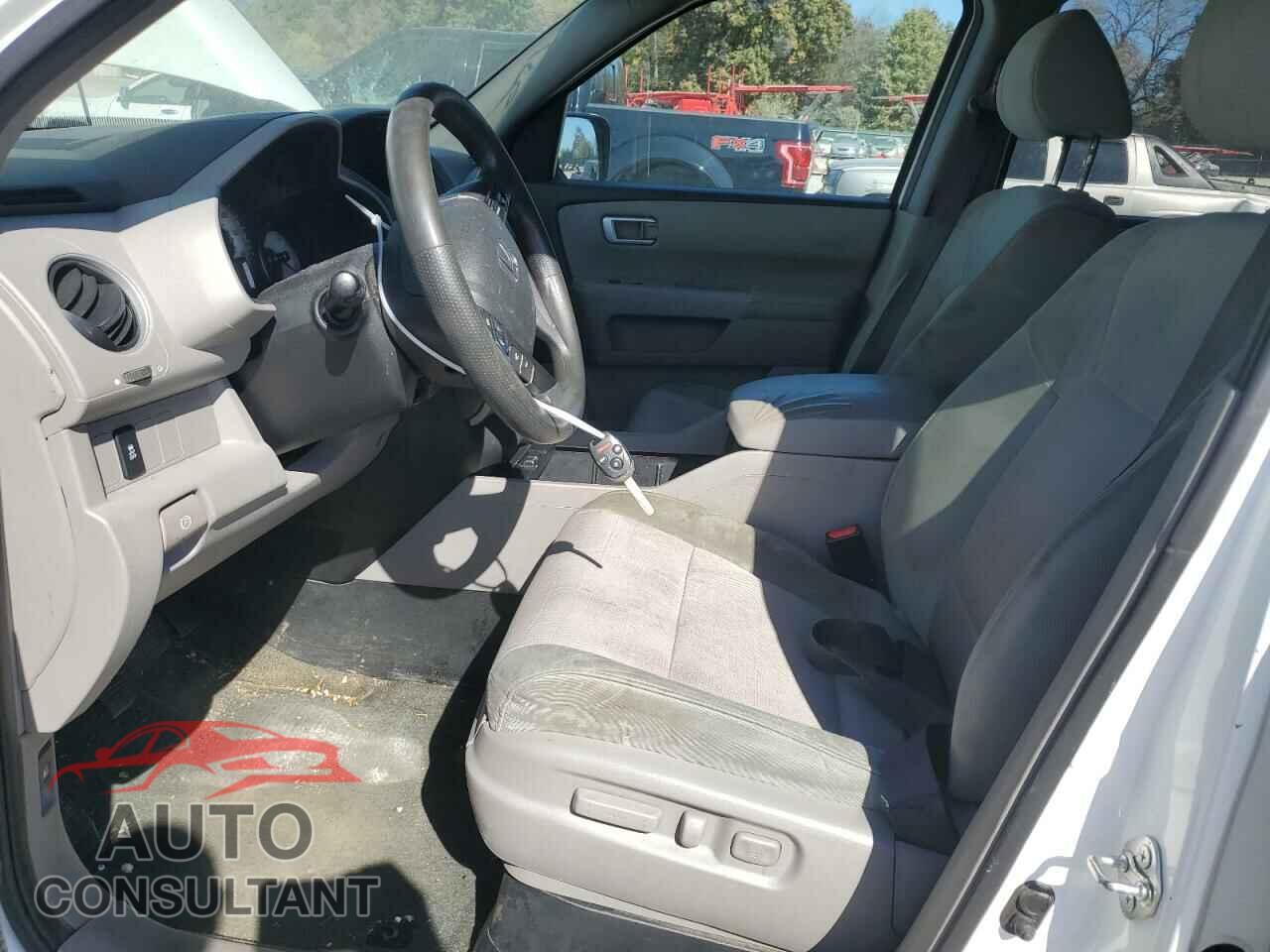 HONDA PILOT 2015 - 5FNYF4H46FB005665