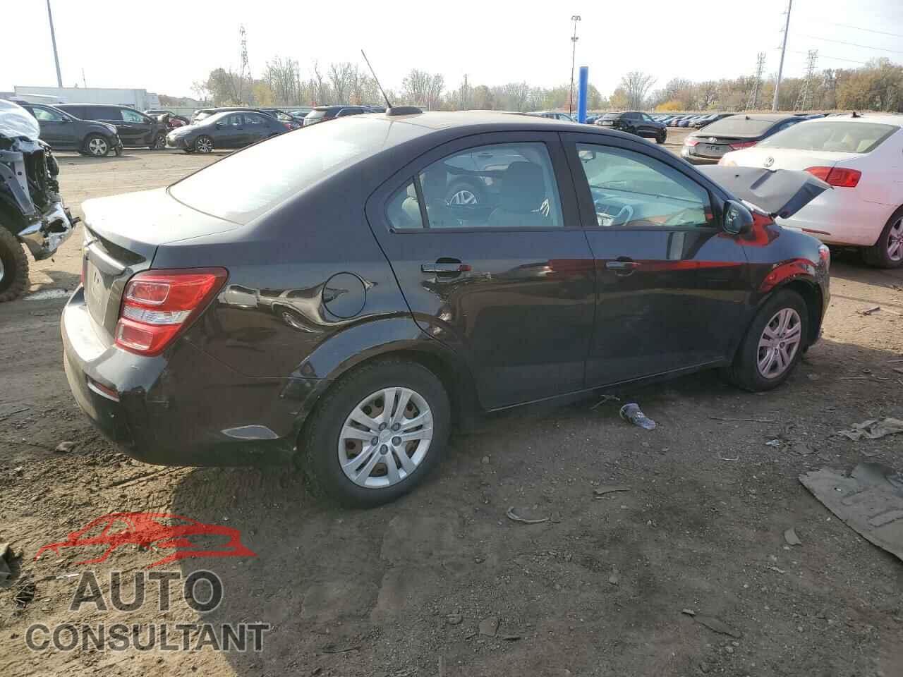 CHEVROLET SONIC 2017 - 1G1JB5SH6H4157317