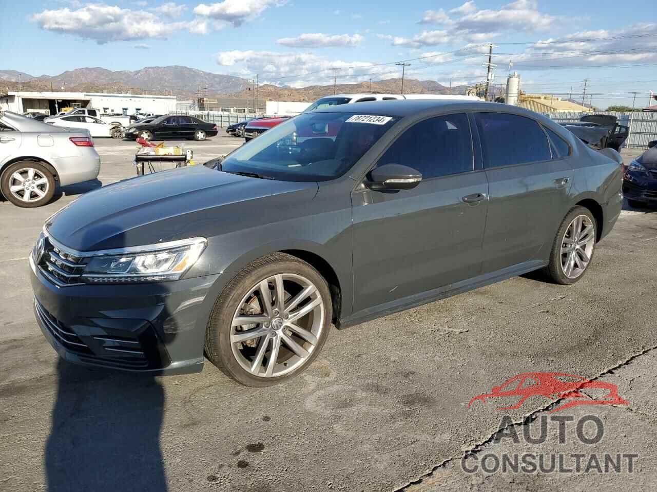 VOLKSWAGEN PASSAT 2018 - 1VWAA7A32JC014613