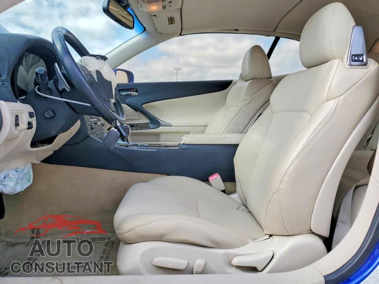 LEXUS IS 250C 2010 - JTHFF2C29A2506836
