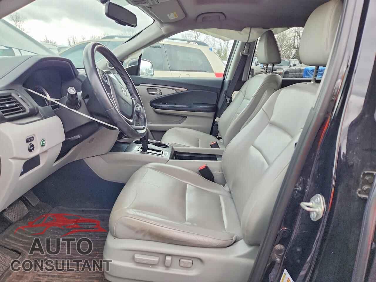 HONDA PILOT 2017 - 5FNYF6H50HB082233