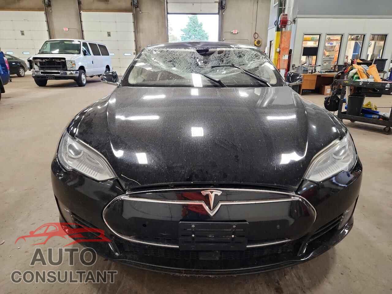 TESLA MODEL S 2015 - 5YJSA1E28FF118670