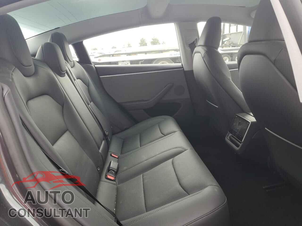 TESLA MODEL 3 2025 - 5YJ3E1EA7SF033006