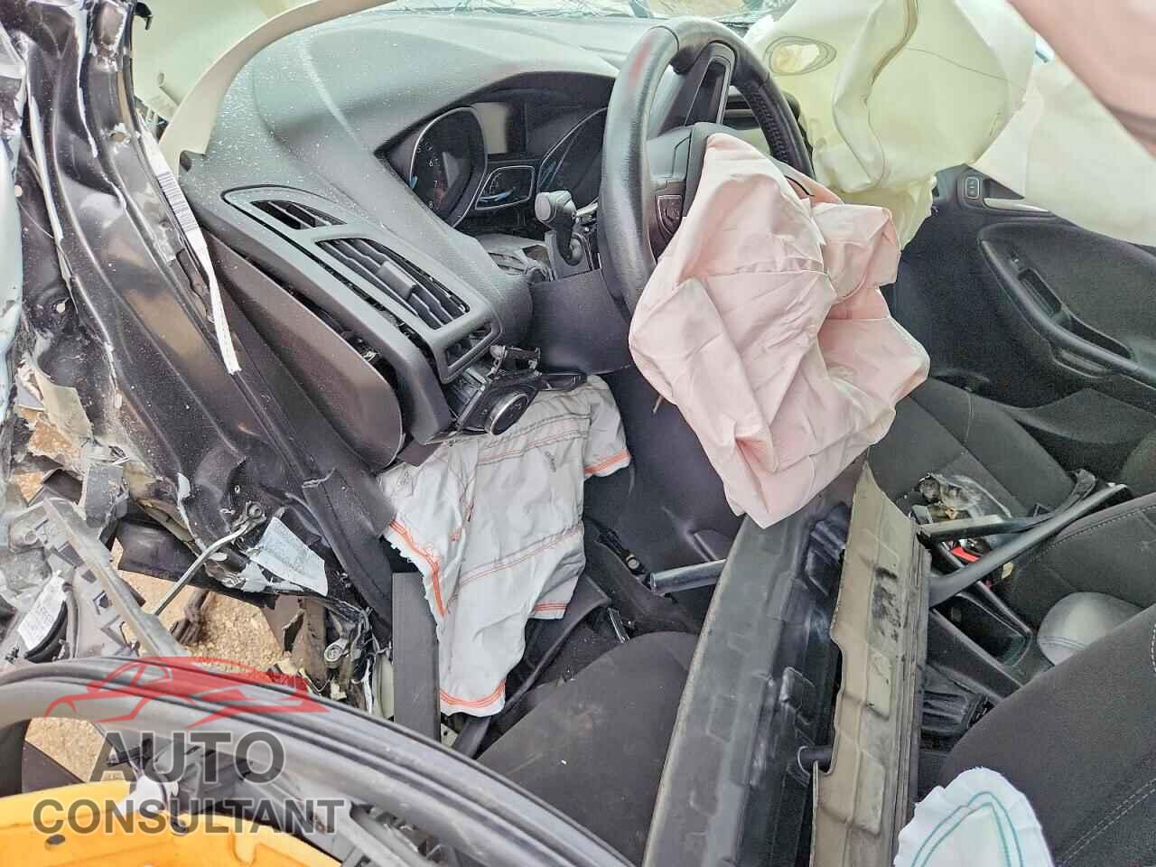 FORD FOCUS 2017 - 1FADP3K22HL302564