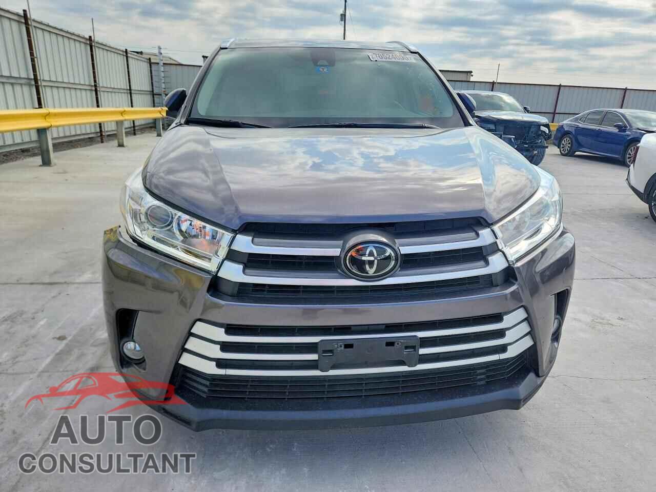 TOYOTA HIGHLANDER 2018 - 5TDJZRFH2JS528200