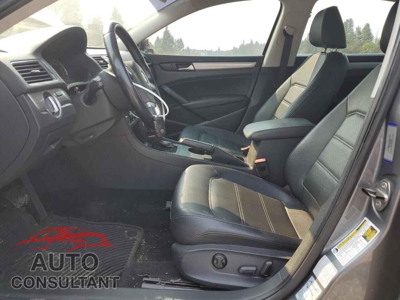 VOLKSWAGEN PASSAT 2015 - 1VWAT7A38FC009367