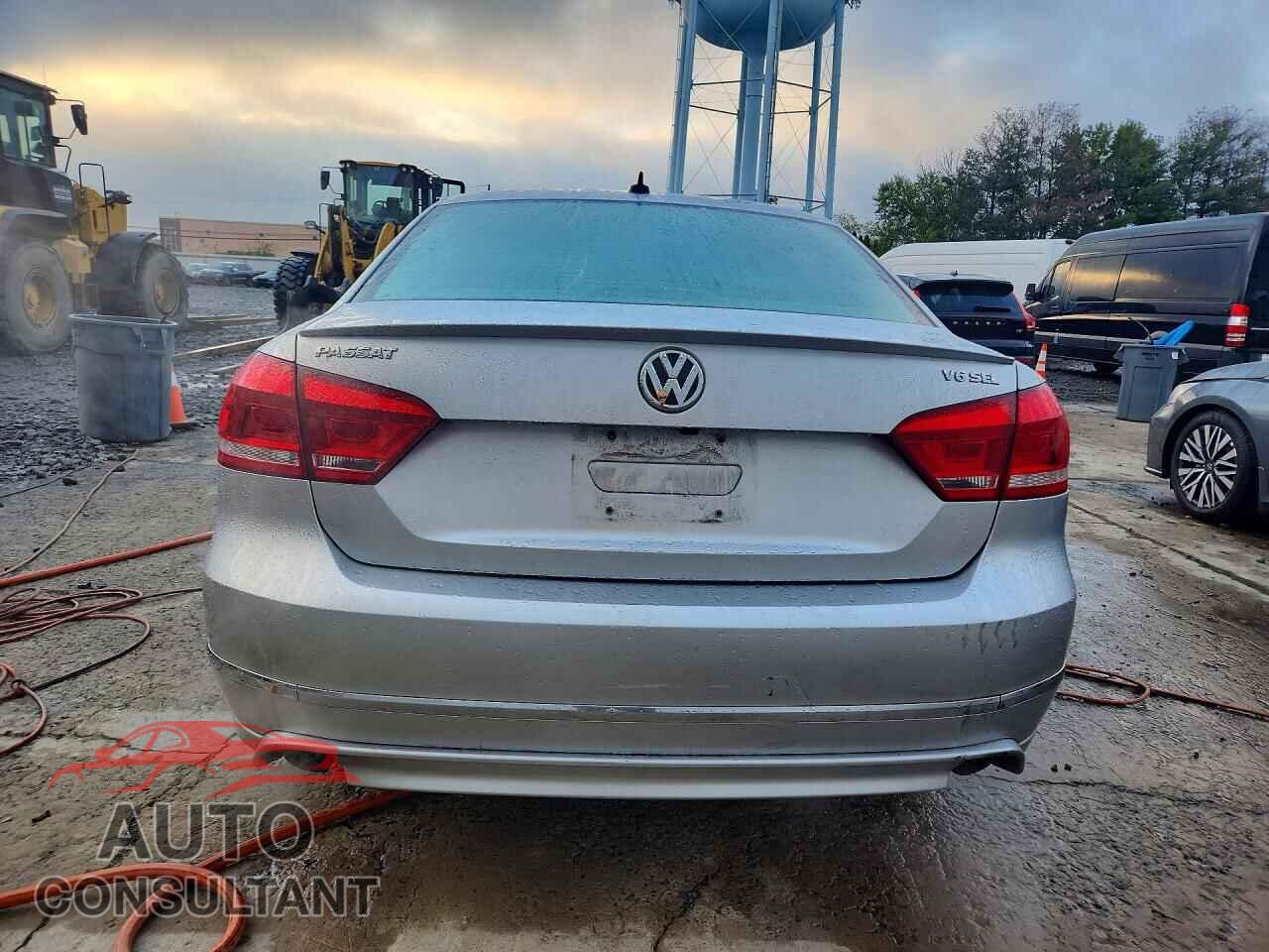 VOLKSWAGEN PASSAT 2015 - 1VWCM7A30FC033183