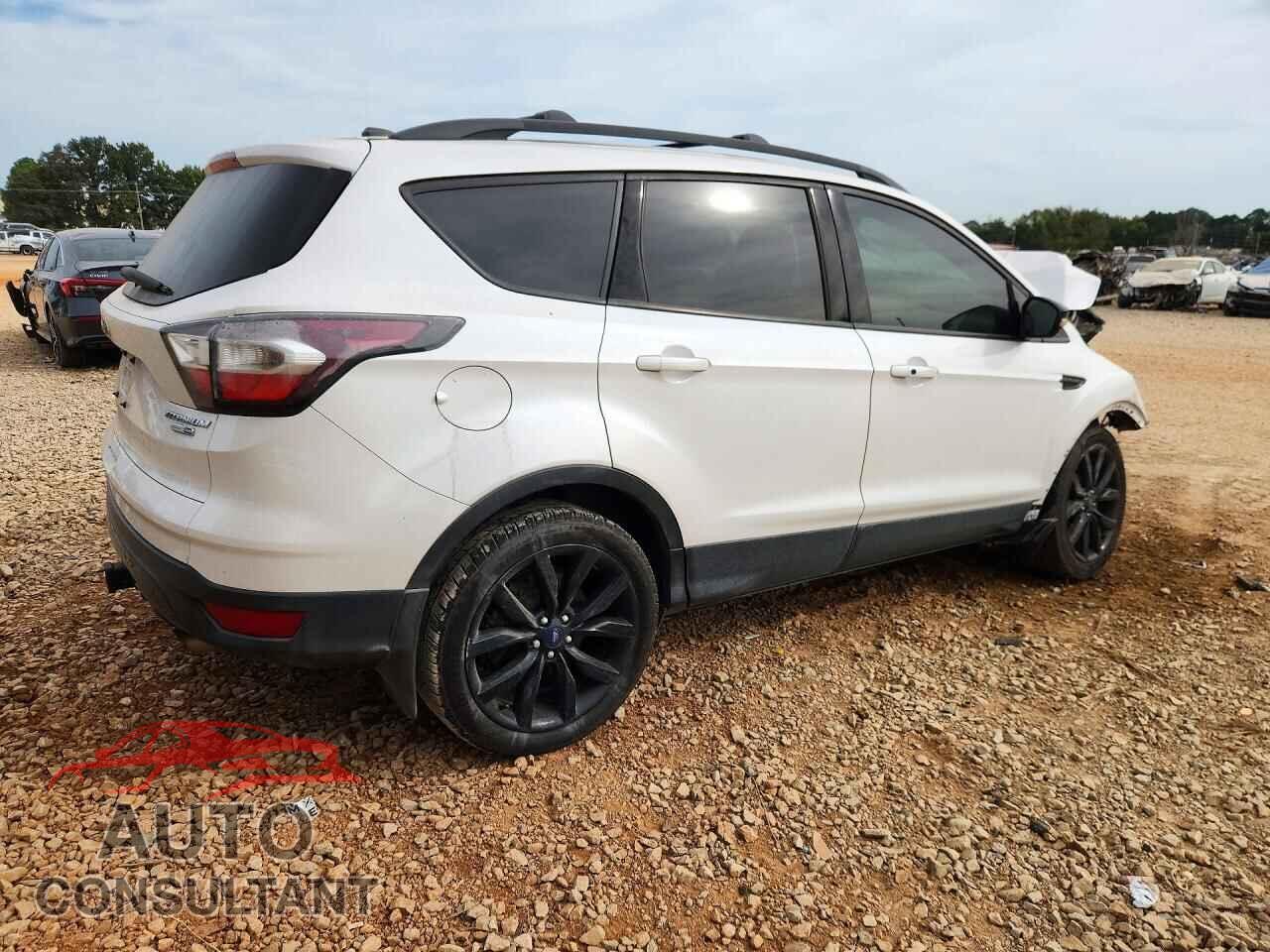 FORD ESCAPE 2017 - 1FMCU9J90HUB17662