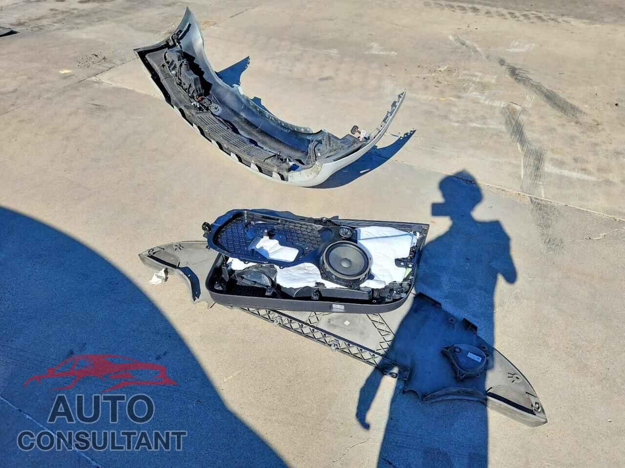 TESLA MODEL 3 2019 - 5YJ3E1EA0KF484746
