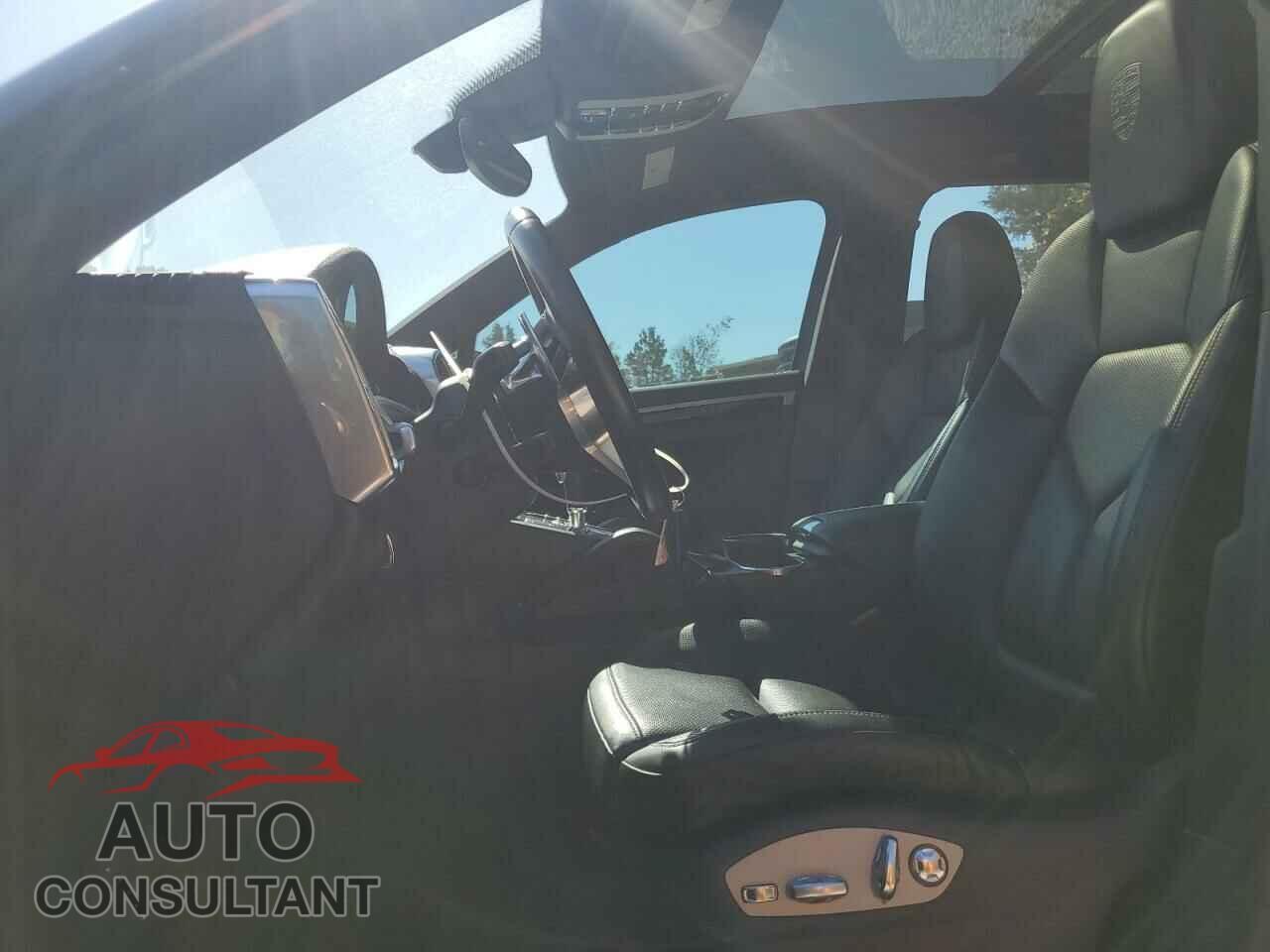PORSCHE CAYENNE 2018 - WP1AE2A29JLA70810